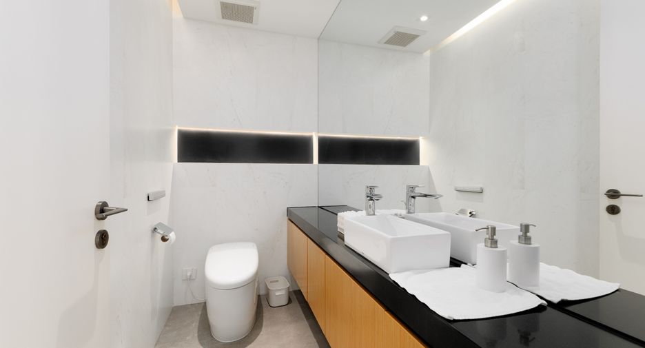 For sale 3 bedrooms condo in Watthana, Bangkok
