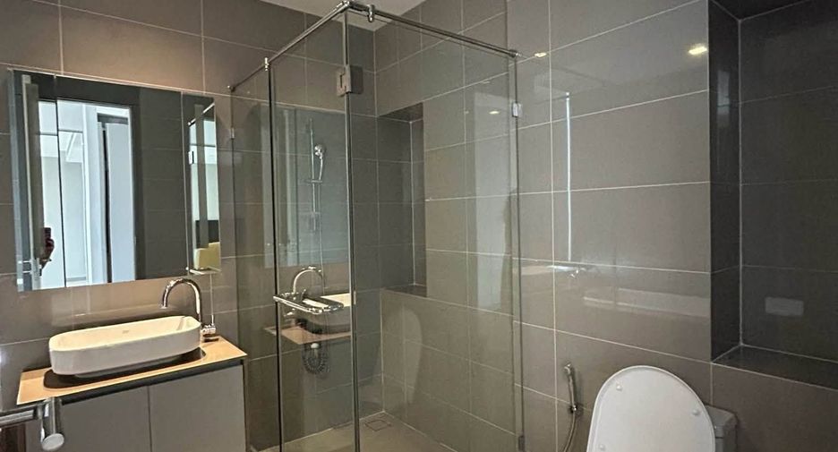 For rent 2 bedrooms condo in Bang Rak, Bangkok