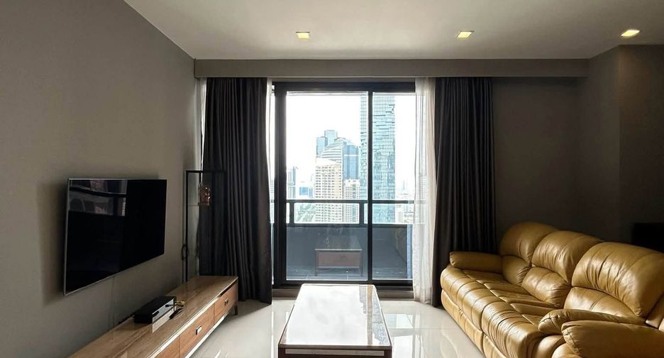 For rent 2 bedrooms condo in Bang Rak, Bangkok
