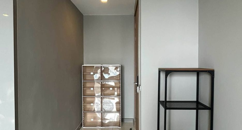For rent 2 bedrooms condo in Bang Rak, Bangkok