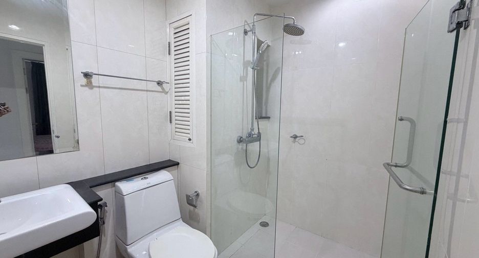 For rent 2 bedrooms condo in Bang Rak, Bangkok
