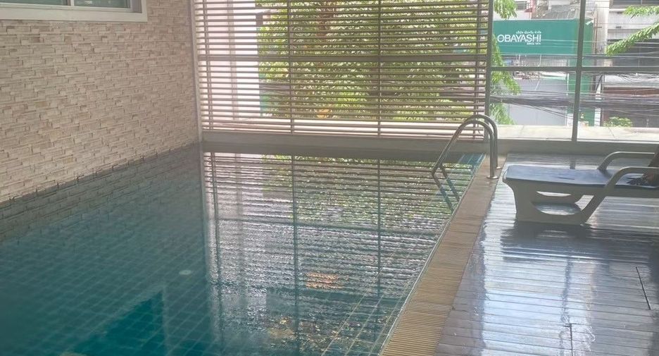 For rent 2 bedrooms condo in Bang Rak, Bangkok