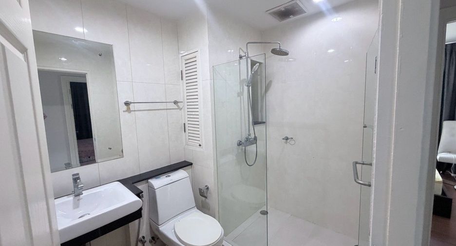 For rent 2 bedrooms condo in Bang Rak, Bangkok