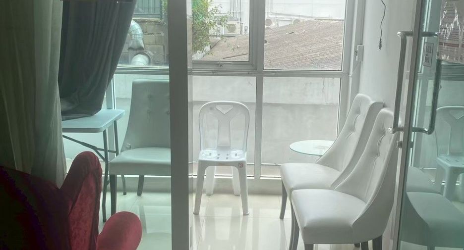 For rent 2 bedrooms condo in Bang Rak, Bangkok