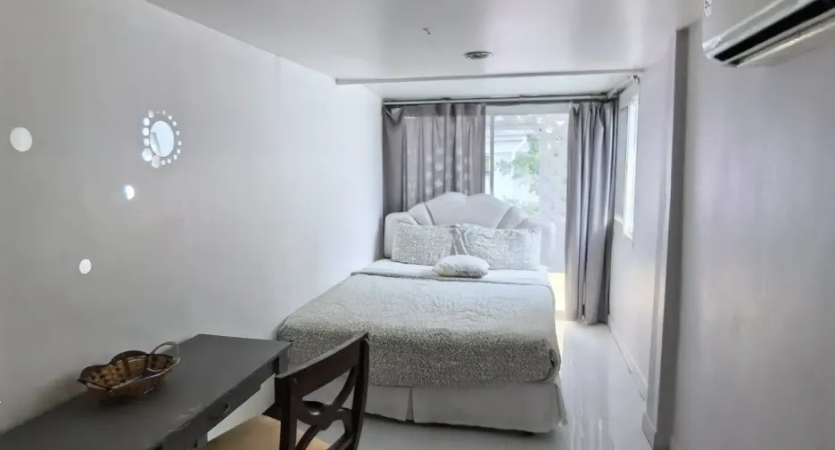 For rent 12 bedrooms hotel in Khlong Toei, Bangkok