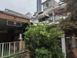 For rent 12 bedrooms hotel in Khlong Toei, Bangkok