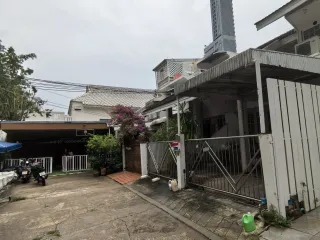 For rent 12 bedrooms hotel in Khlong Toei, Bangkok