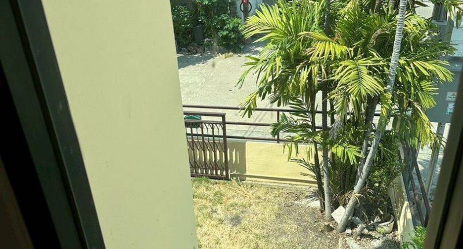出租 3 卧室 联排别墅 在 Bang Na, 曼谷