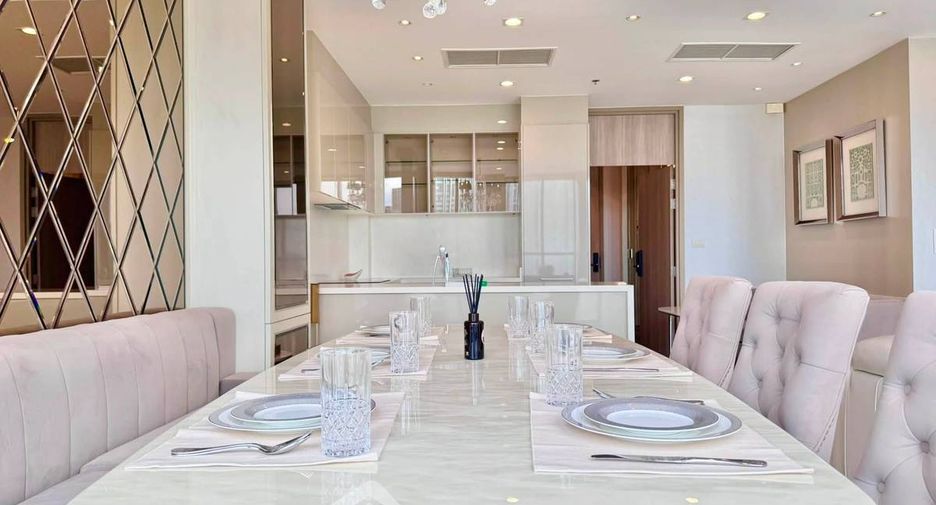 For rent 2 bedrooms condo in Pathum Wan, Bangkok