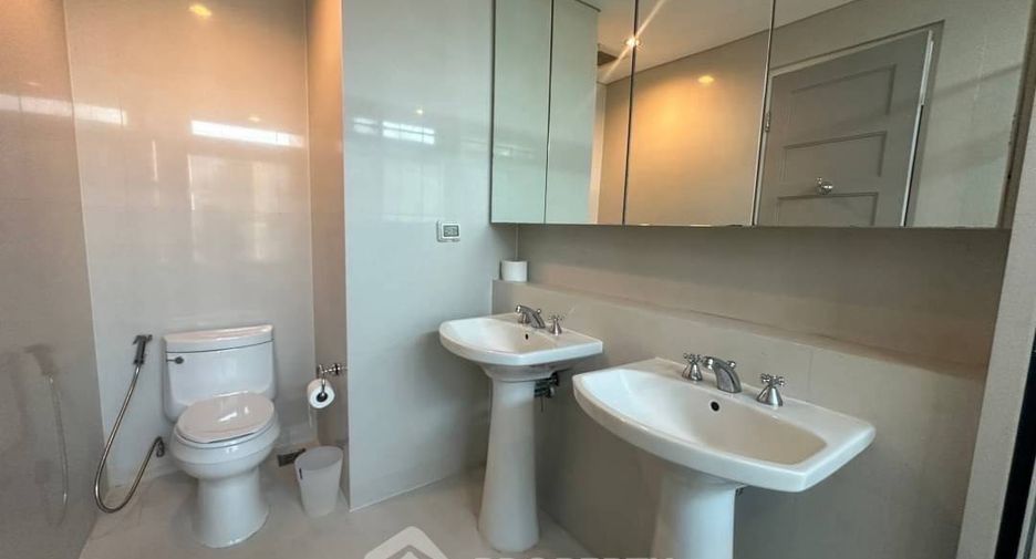 For rent 2 bedrooms condo in Khlong Toei, Bangkok