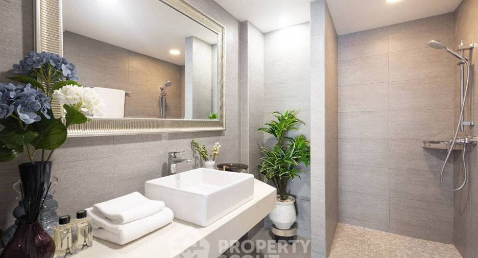 For rent 3 bedrooms condo in Watthana, Bangkok