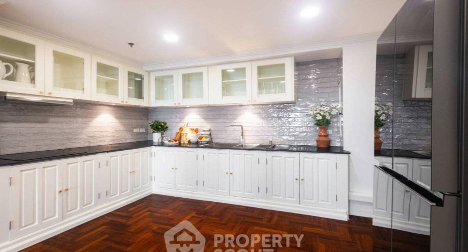 For rent 3 bedrooms condo in Watthana, Bangkok