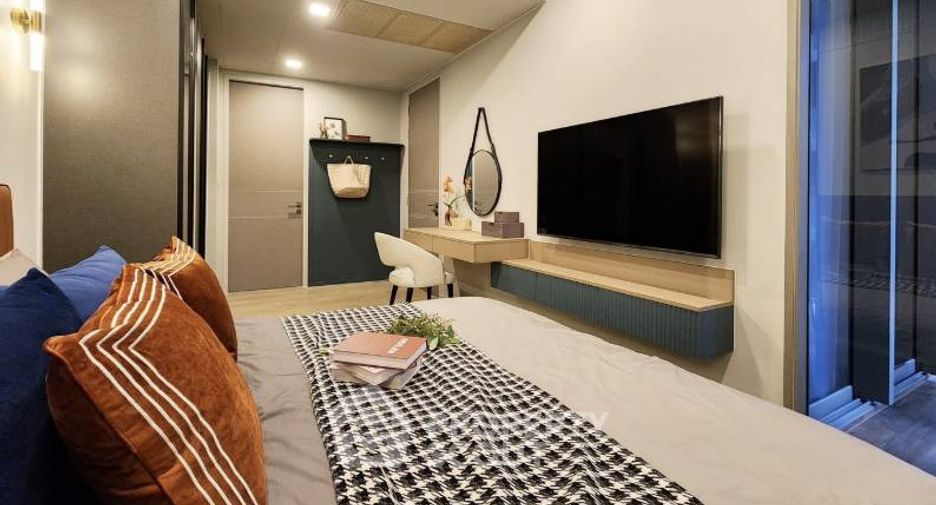 For rent 2 bedrooms condo in Watthana, Bangkok