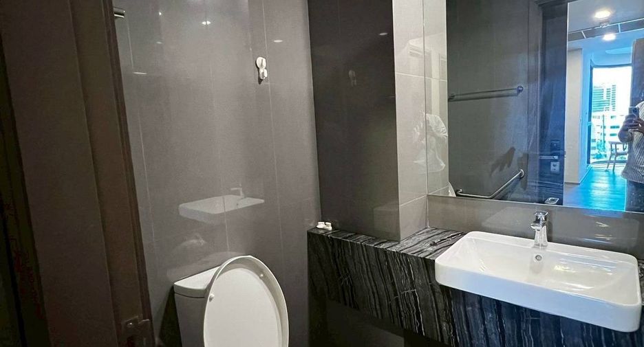 For rent 2 bedrooms condo in Bang Rak, Bangkok