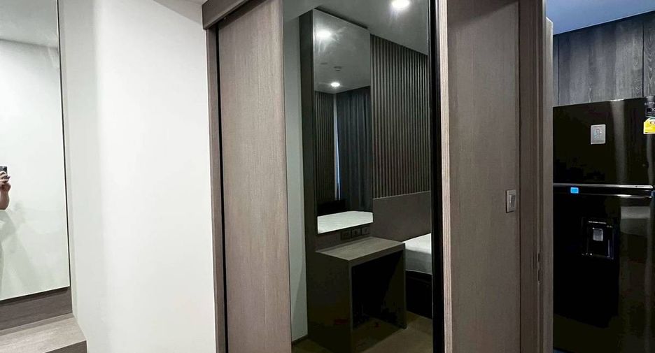For rent 2 bedrooms condo in Bang Rak, Bangkok