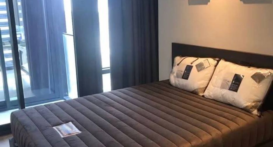 For rent 2 bedrooms condo in Bang Rak, Bangkok