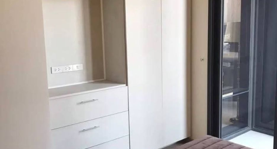 For rent 2 bedrooms condo in Bang Rak, Bangkok