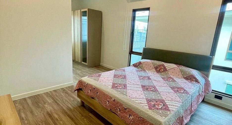 For rent 4 bedrooms house in Bang Kapi, Bangkok