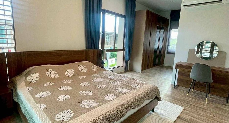 For rent 4 bedrooms house in Bang Kapi, Bangkok