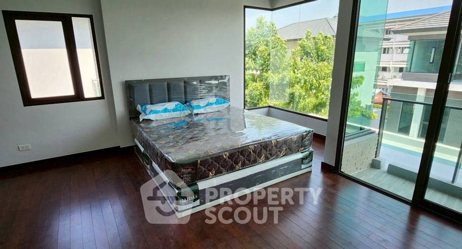 For rent 4 ベッドルーム house in Wang Thonglang, Bangkok