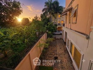 Casa adosada en alquiler de 3 habitaciones en Phasi Charoen, Bangkok