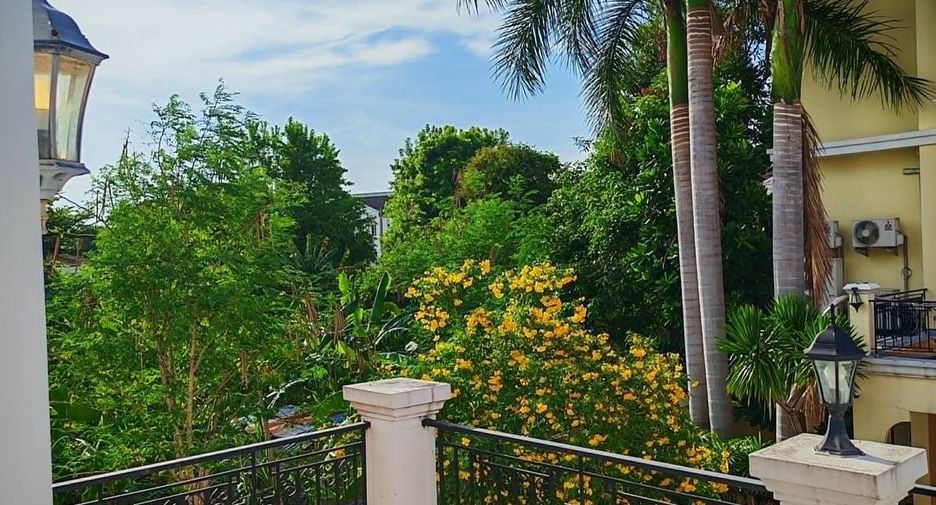 Casa adosada en alquiler de 3 habitaciones en Phasi Charoen, Bangkok