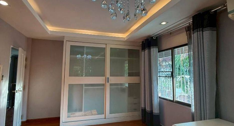 For rent 3 bedrooms house in Wang Thonglang, Bangkok