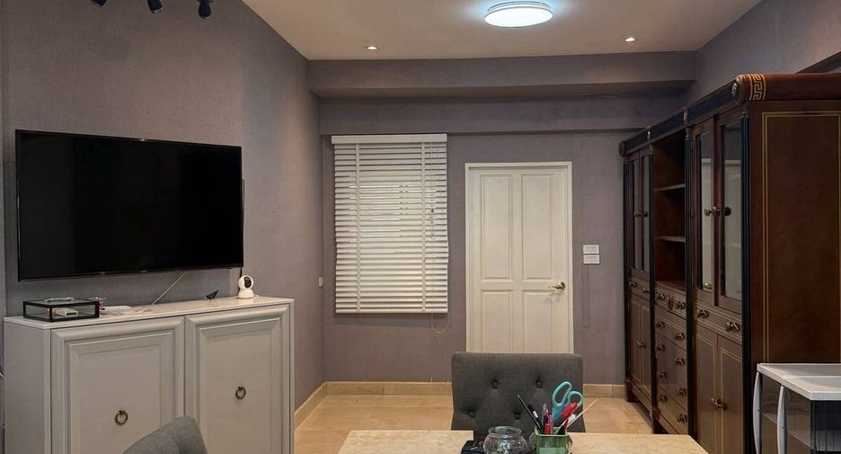 For rent 3 bedrooms house in Wang Thonglang, Bangkok