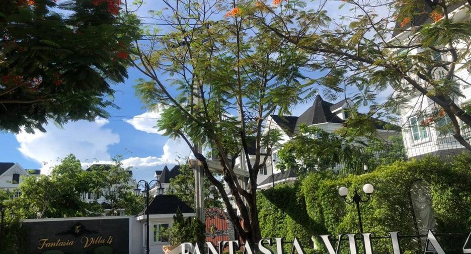 For rent 4 bedrooms house in Bang Na, Bangkok