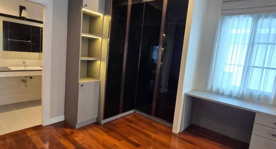 For rent 4 bedrooms house in Bang Na, Bangkok