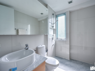 For sale 2 ベッドルーム condo in Phaya Thai, Bangkok