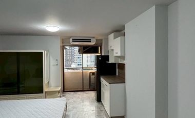 Wohnung zur Miete mit Studio in Pathum Wan, Bangkok