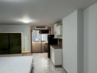 Wohnung zur Miete mit Studio in Pathum Wan, Bangkok