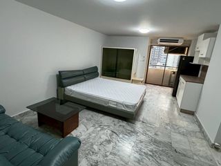 Wohnung zur Miete mit Studio in Pathum Wan, Bangkok