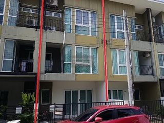 À vendre 3 chambres maison de ville à Bang Phli, Samut Prakan