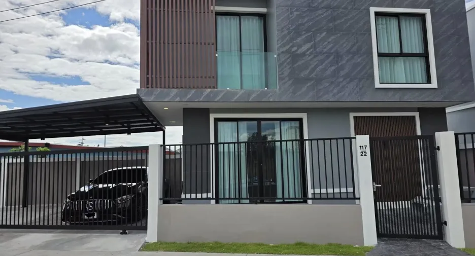 Casa en venta de 2 habitaciones en Si Racha, Chonburi