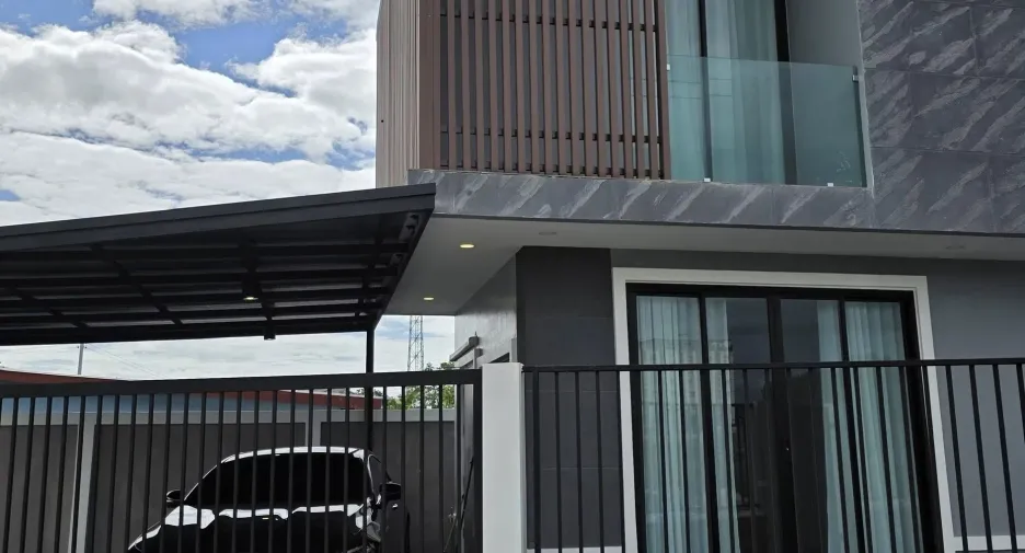 Casa en venta de 2 habitaciones en Si Racha, Chonburi