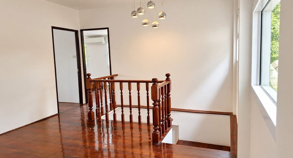 Casa en alquiler de 3 habitaciones en Khlong Toei, Bangkok