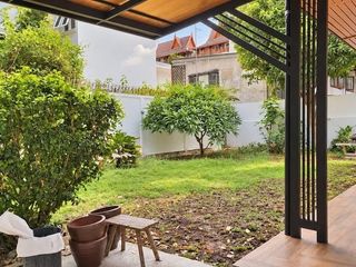 Casa en alquiler de 3 habitaciones en Khlong Toei, Bangkok
