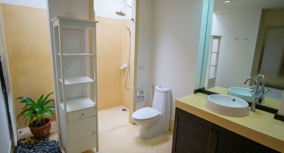 Condo en alquiler de 3 habitaciones en Watthana, Bangkok