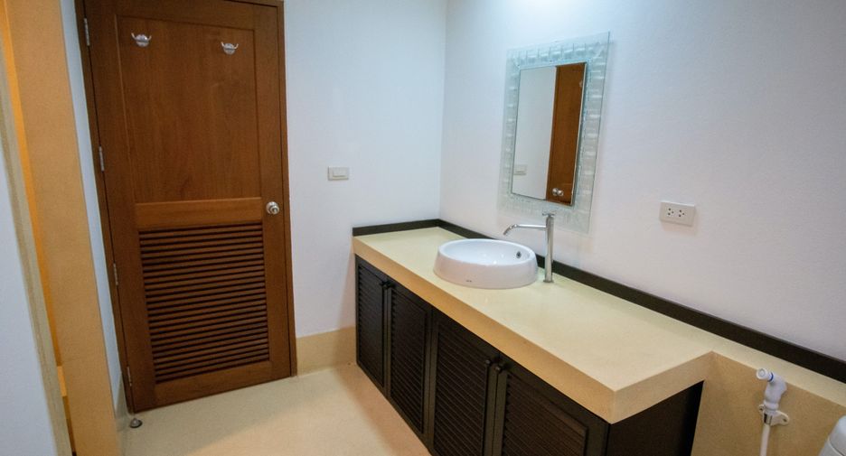 Condo en alquiler de 3 habitaciones en Watthana, Bangkok