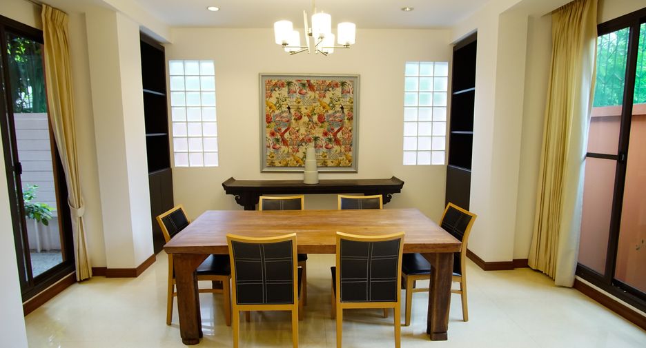 Condo en alquiler de 3 habitaciones en Watthana, Bangkok