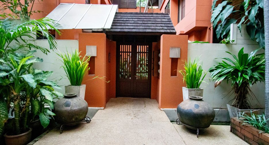 Condo en alquiler de 3 habitaciones en Watthana, Bangkok