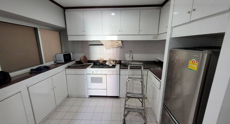 Wohnung zur Miete mit 2 Zimmer in Khlong Toei, Bangkok