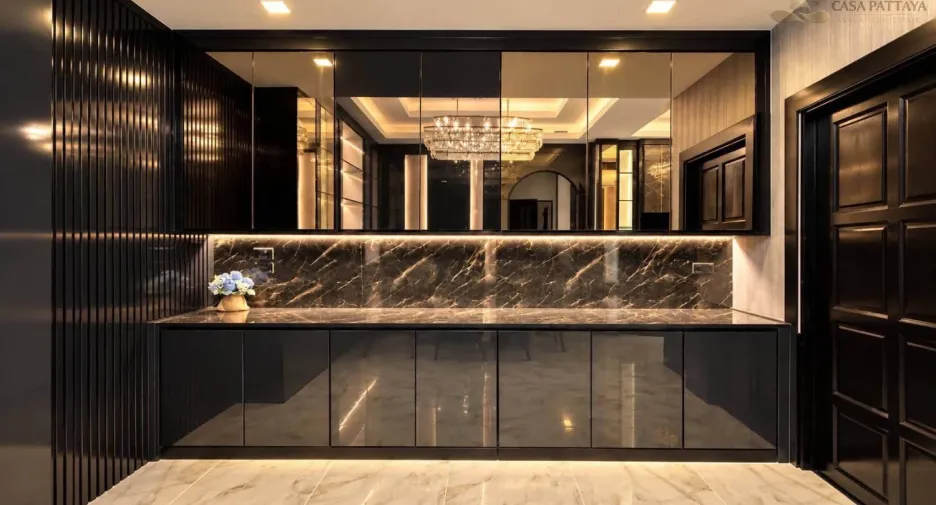 Villa en venta de 5 habitaciones en Bang Lamung, Chonburi