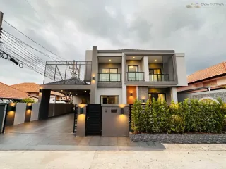 Villa en venta de 5 habitaciones en Bang Lamung, Chonburi