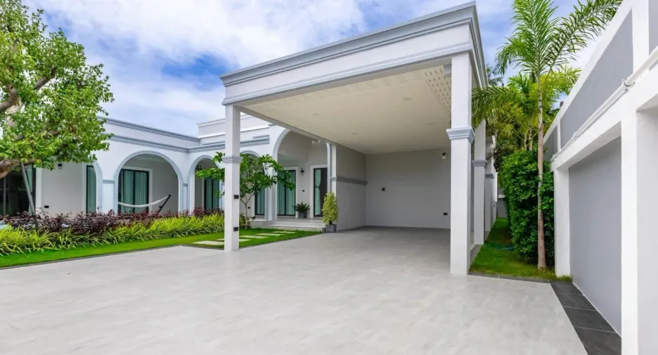 For sale 4 bedrooms villa in Bang Lamung, Chonburi