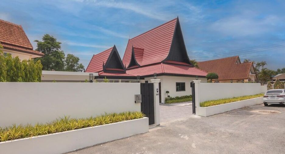 Villa zum Kauf mit 4 Zimmer in Bang Lamung, Chonburi