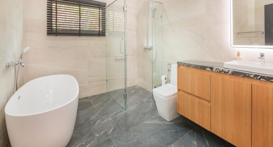 Villa zum Kauf mit 4 Zimmer in Bang Lamung, Chonburi