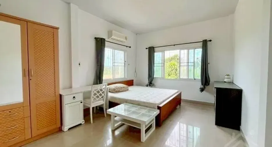 À vendre 4 chambres maison à Si Racha, Chonburi
